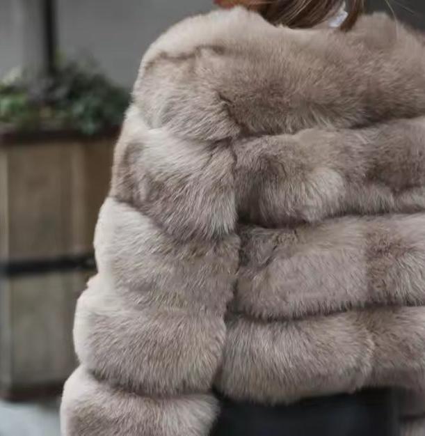 NILA | FAUX FUR JACK